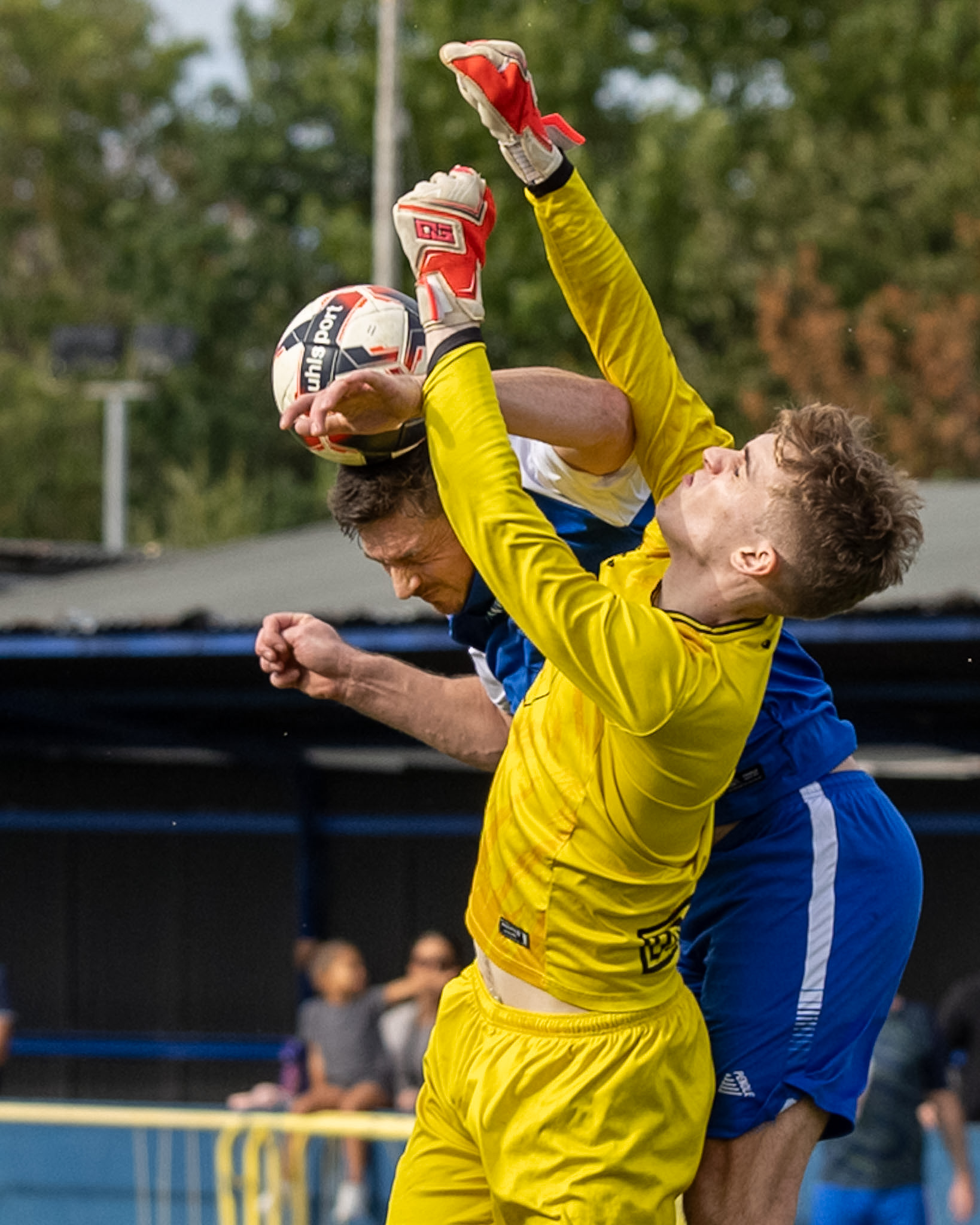 Match action from Worcester Park's 1-1 draw with FC Battersea Ironsides at Skinners Field, 12 September 2026 — photo 18 of 35